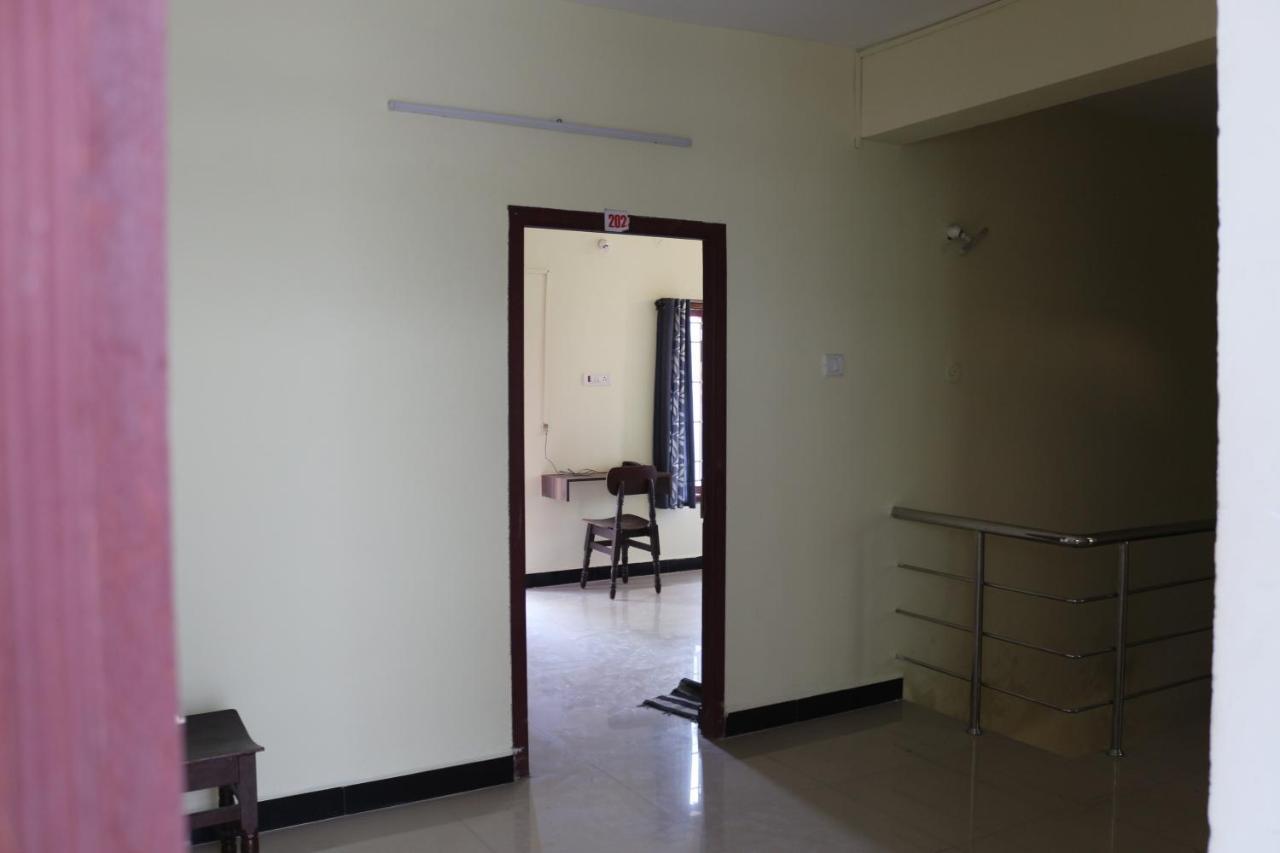 Hotel Shree Sairenu Near Maruthamalai And Bharathiyar Univ And On The Way To Near Isha Adiyogi Marudhamalai Esterno foto